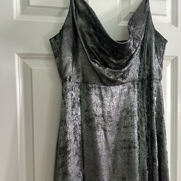 Lulu’s Shimmer Maxi - Picture 1 of 3